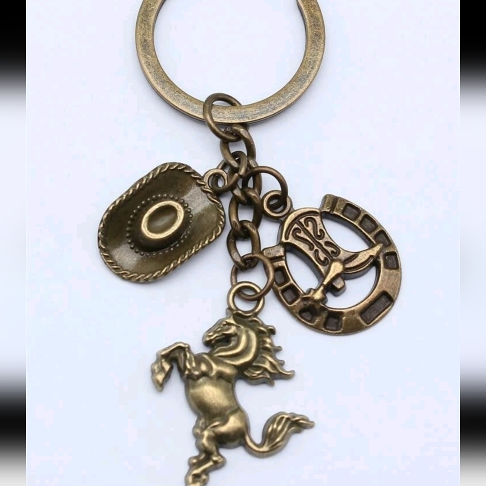 ●pick 3 items for‎ 25$●vintage Horse & Cowboy Hat Charm Keychain bronze color